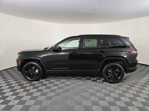 Used 2023 Jeep Grand Cherokee Limited w/ Black Appearance Package image 6