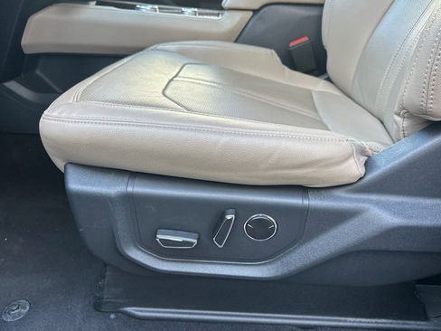 Used 2024 Ford Expedition Limited image 13