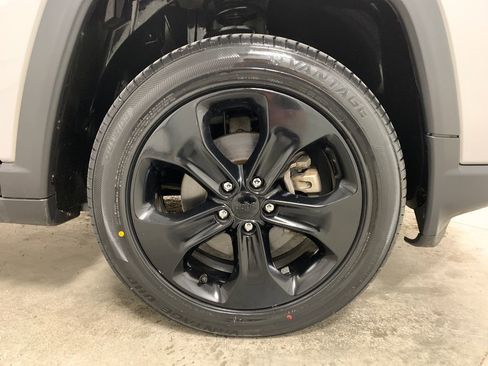 Used 2019 Jeep Compass Latitude AWD/4WD image 29