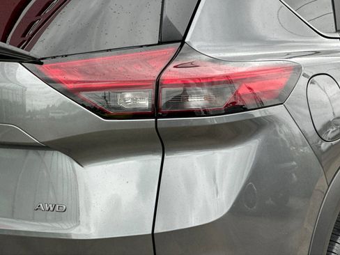 Used 2025 Nissan Rogue S image 24