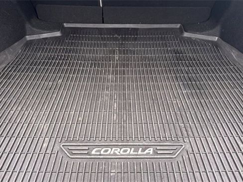 Used 2021 Toyota Corolla LE image 17