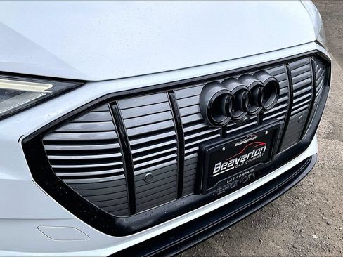 Used 2019 Audi e-tron Prestige AWD/4WD image 32