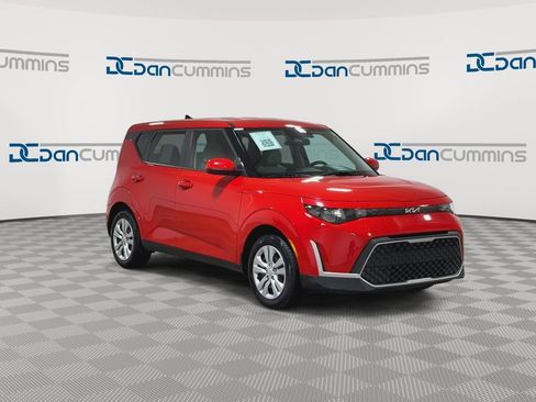 Used 2023 Kia Soul LX image 2