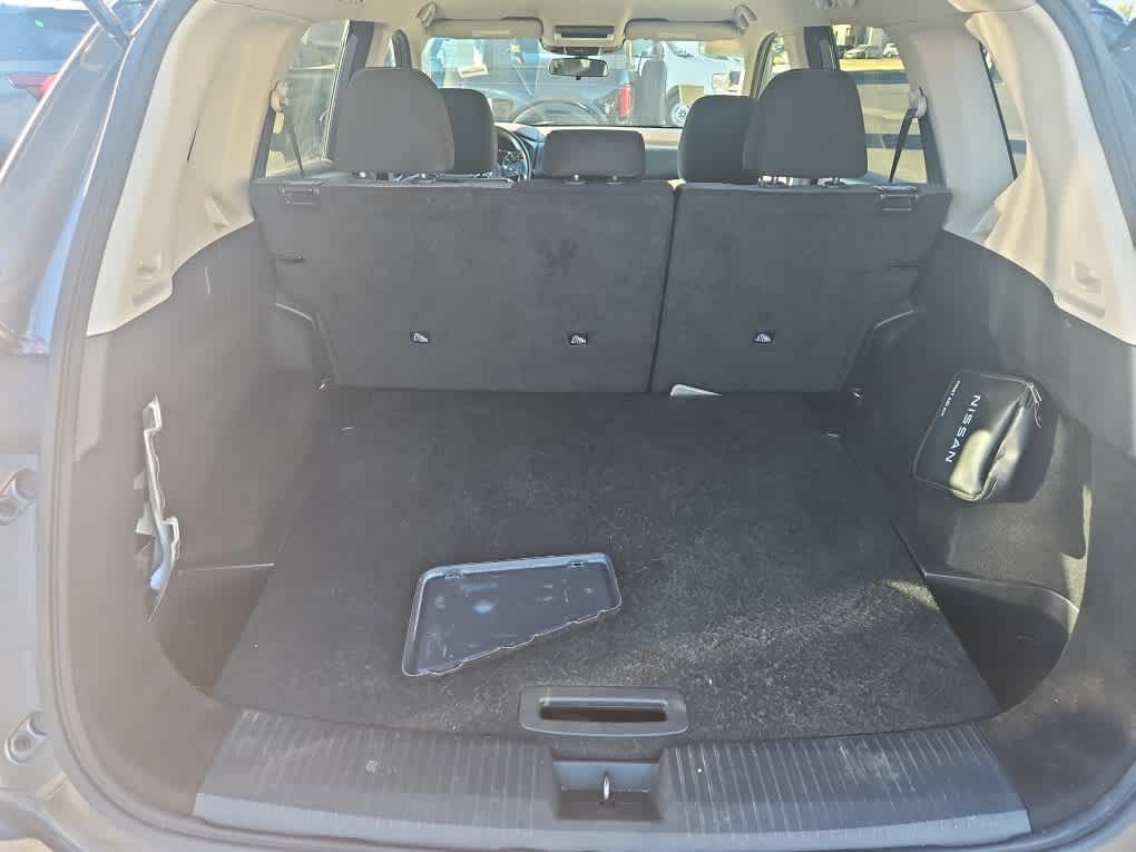 Used 2023 Nissan Rogue SV FWD image 8