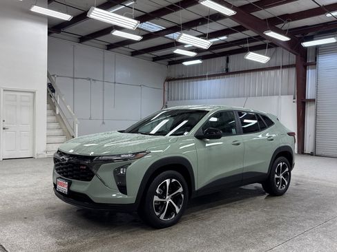 Used 2024 Chevrolet Trax RS w/ Driver Confidence Package image 1