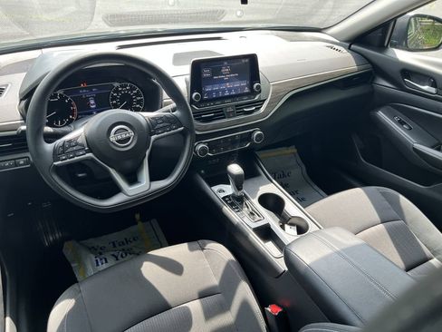 Used 2025 Nissan Altima 2.5 SV FWD image 16