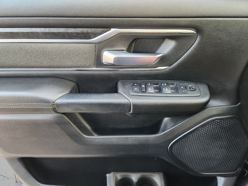 Used 2019 RAM 1500 4x4 Crew Cab image 22