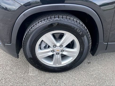 Used 2020 Chevrolet Trax LT w/ LT Convenience Package FWD image 12