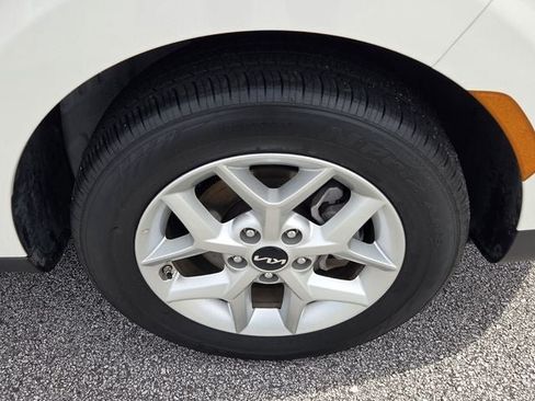 Used 2025 Kia Soul LX w/ LX Technology Package FWD image 10
