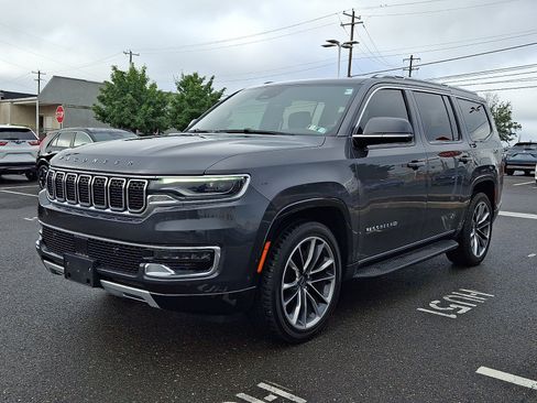 Used 2022 Jeep Wagoneer Series II w/ Premium Group I AWD/4WD image 3