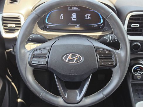 Used 2023 Hyundai Venue Limited FWD image 15