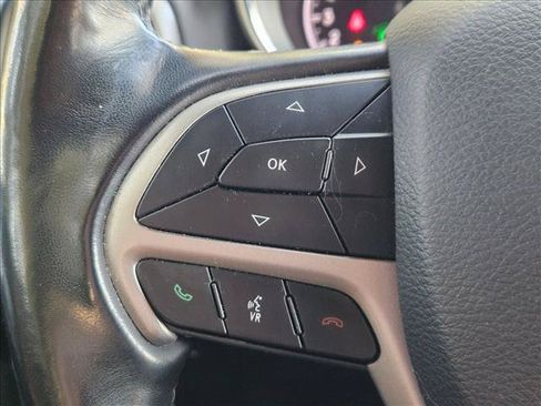 Used 2020 Jeep Grand Cherokee Laredo RWD image 11