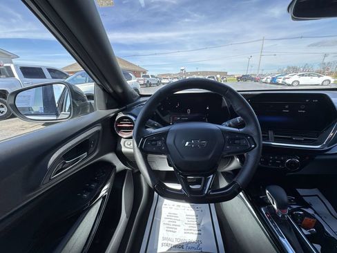 Used 2025 Chevrolet Trax RS w/ Sunroof Package FWD image 14