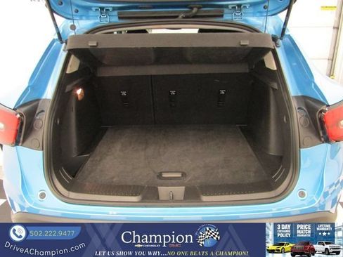 Used 2025 Chevrolet Trax LT FWD image 11