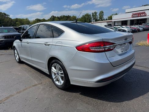 Used 2018 Ford Fusion SE FWD image 3