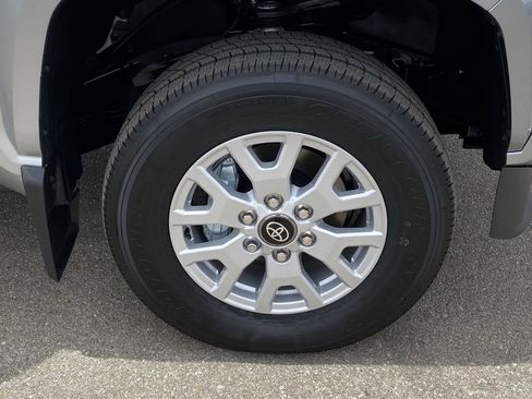 Certified 2025 Toyota Tacoma SR5 AWD/4WD image 5