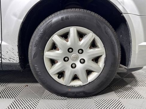 Used 2008 Chrysler Town & Country LX FWD image 11