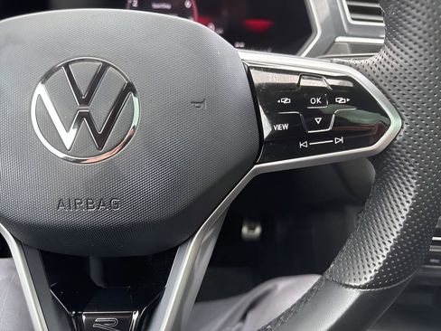 Used 2024 Volkswagen Tiguan SE R-Line AWD/4WD image 12