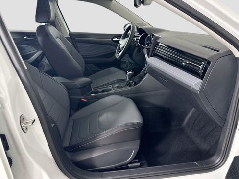 Certified 2025 Volkswagen Jetta SEL image 19