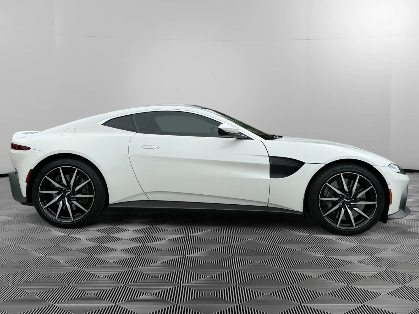 Used 2019 Aston Martin V8 Vantage Coupe RWD image 6