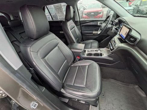 Certified 2021 Ford Explorer XLT w/ Equipment Group 202A AWD/4WD image 21
