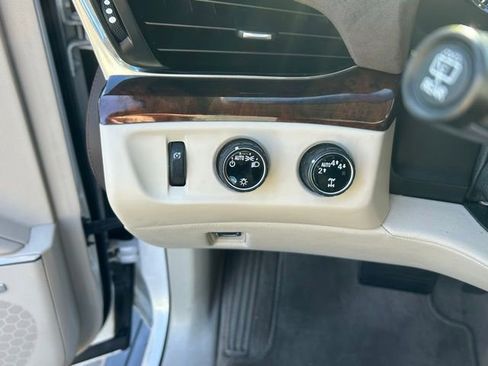 Used 2017 Cadillac Escalade ESV Premium Luxury AWD/4WD image 28