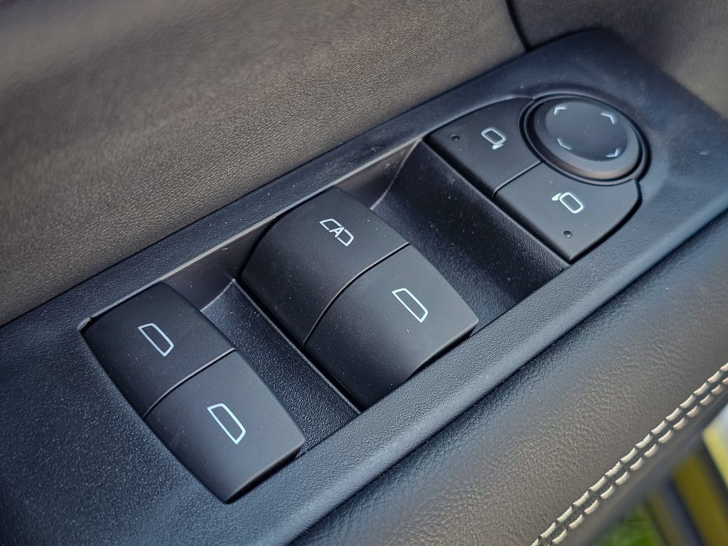 New 2027 GMC Terrain Elevation w/ Elevation Premium Package AWD/4WD image 11