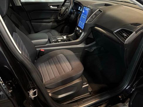 Used 2024 Ford Edge SE w/ Black Appearance Package image 9