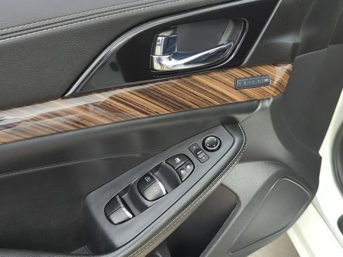 Used 2017 Nissan Maxima Platinum FWD image 8