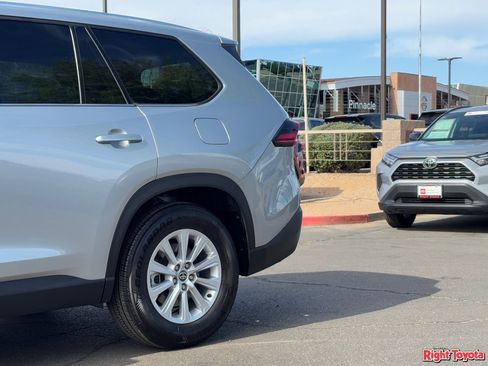 Certified 2025 Toyota Grand Highlander FWD image 10