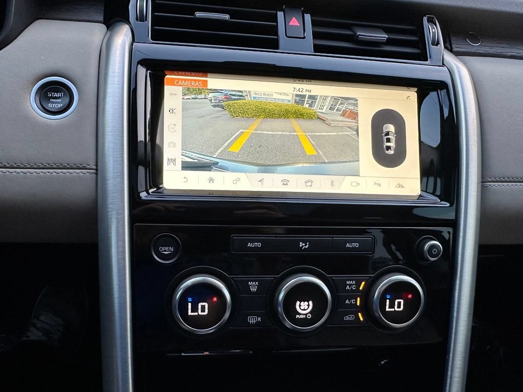 Used 2017 Land Rover Discovery HSE AWD/4WD image 15