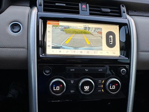 Used 2017 Land Rover Discovery HSE AWD/4WD image 15