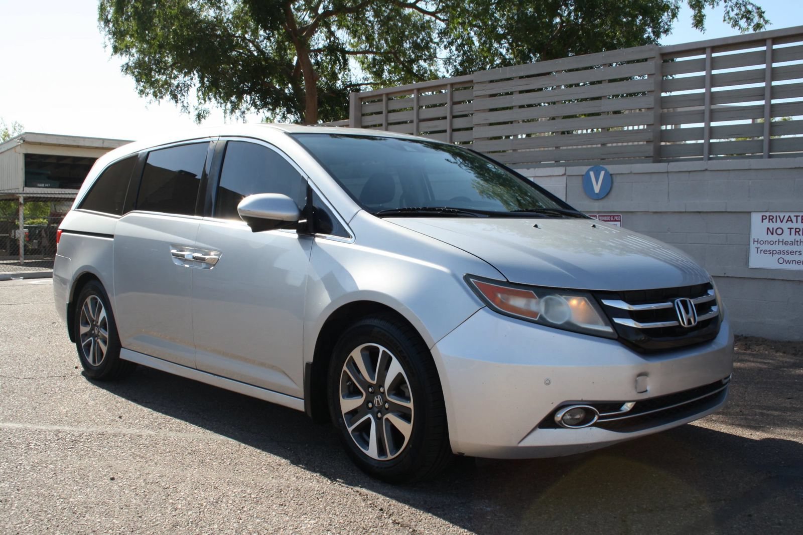 Used 2014 Honda Odyssey Touring image 2