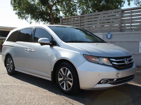 Used 2014 Honda Odyssey Touring image 2