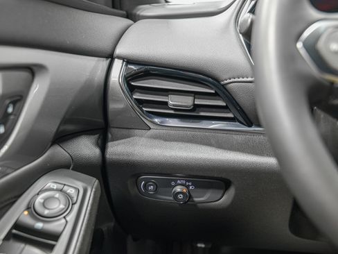 Used 2023 Chevrolet Traverse LT w/ LPO, Floor Liner Package AWD/4WD image 18