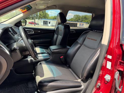 Used 2019 Nissan Pathfinder SV w/ Rock Creek Edition FWD image 10