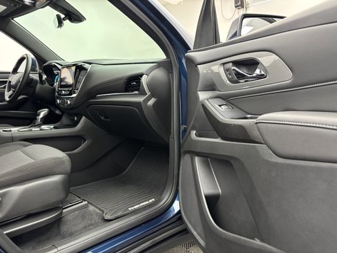 Used 2023 Chevrolet Traverse LT FWD image 31