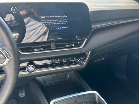 Used 2025 Chevrolet Equinox LT w/ Convenience Package II image 24