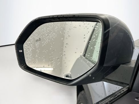 Used 2025 Volkswagen Atlas SE AWD/4WD image 16