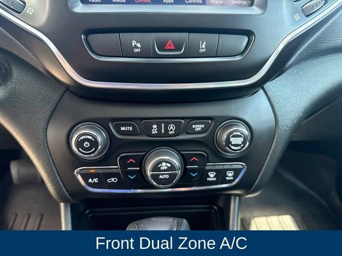 Used 2022 Jeep Cherokee Latitude Lux w/ Sun & Sound Group FWD image 20