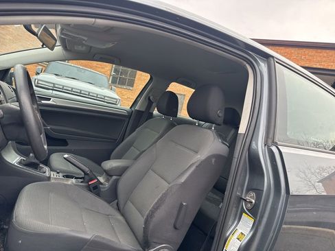 Used 2015 Volkswagen Golf S image 7