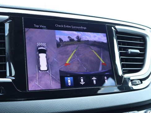 Used 2020 Chrysler Pacifica Touring-L w/ Tire & Wheel Group image 29