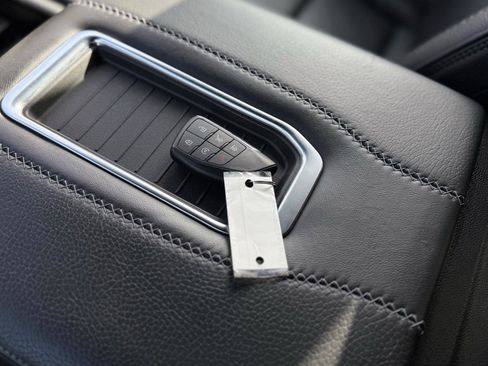 Used 2021 GMC Yukon XL Denali image 24