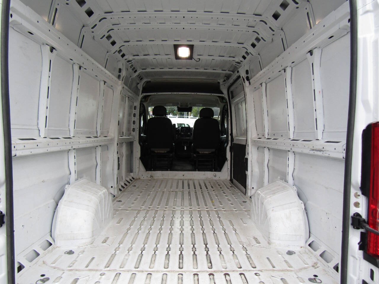 Used 2025 RAM ProMaster 3500 w/ Convenience Group FWD image 18