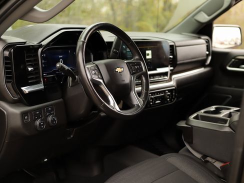 Used 2022 Chevrolet Silverado 1500 LT image 9