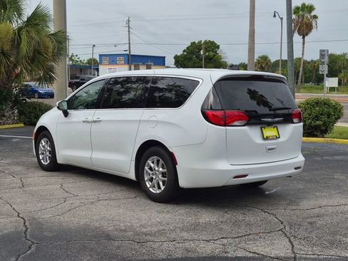 Used 2023 Chrysler Voyager LX FWD image 7
