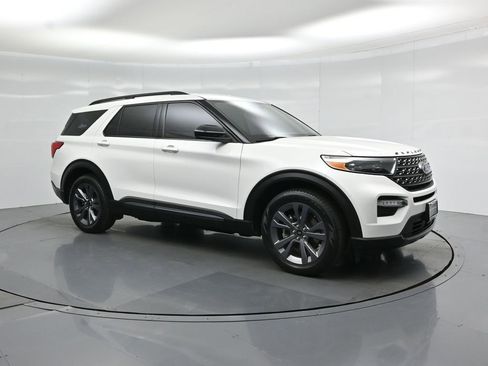 Used 2023 Ford Explorer XLT w/ Equipment Group 202A RWD image 24