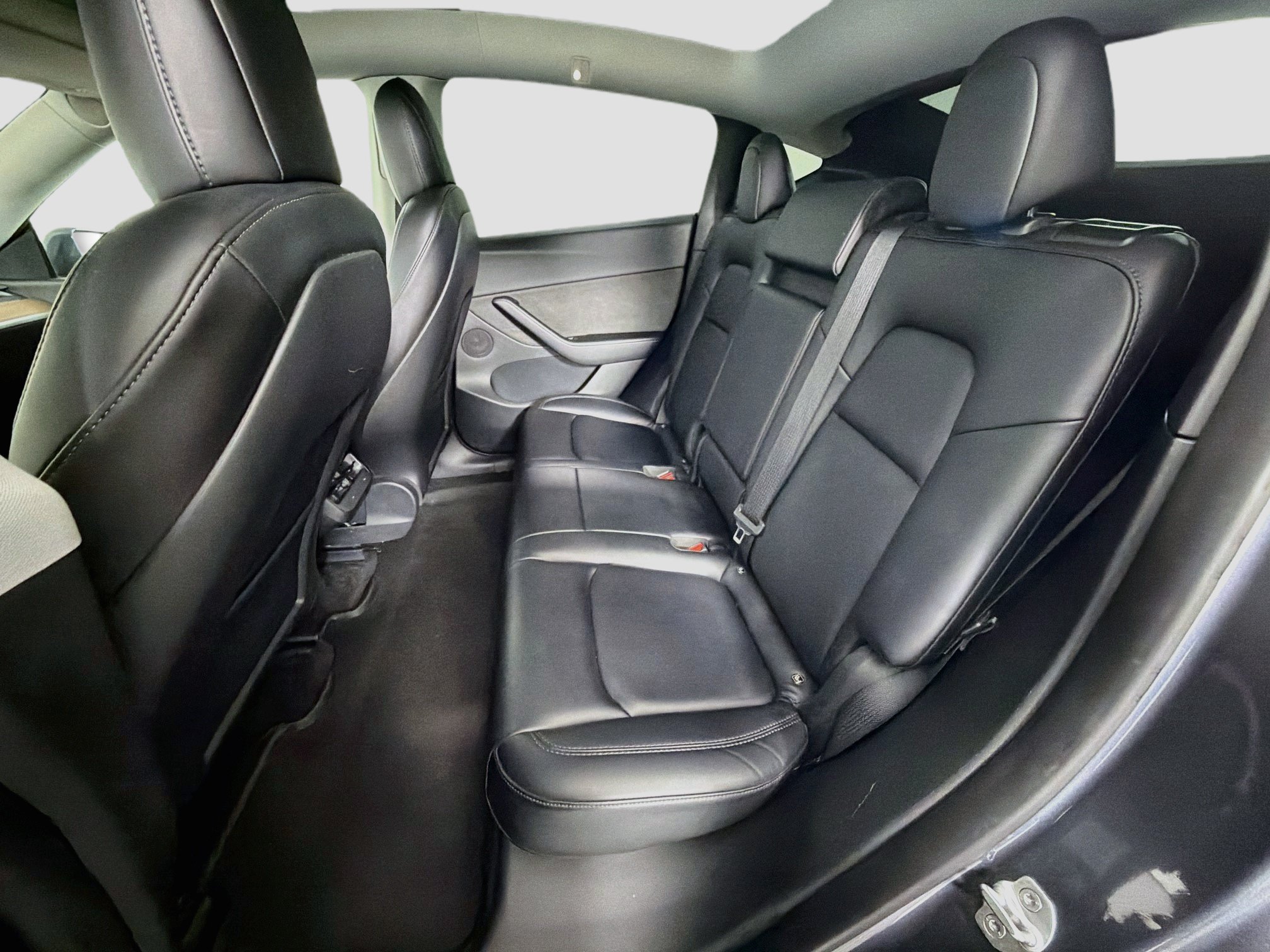 Used 2022 Tesla Model Y Long Range AWD/4WD image 28