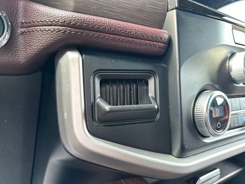 Used 2024 Ford Expedition Limited image 25