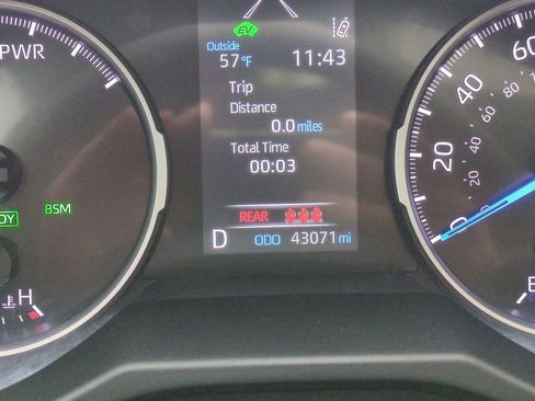 Used 2021 Toyota RAV4 XLE w/ Convenience Package image 28